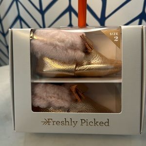 Freshly Picked Shearling Bow Moccasin. Baby Size 2.